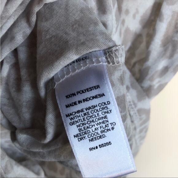 Express Sheer V Neck T Shirt White Cheetah Size Small Animal Print Comfy Tee - Picture 6 of 7